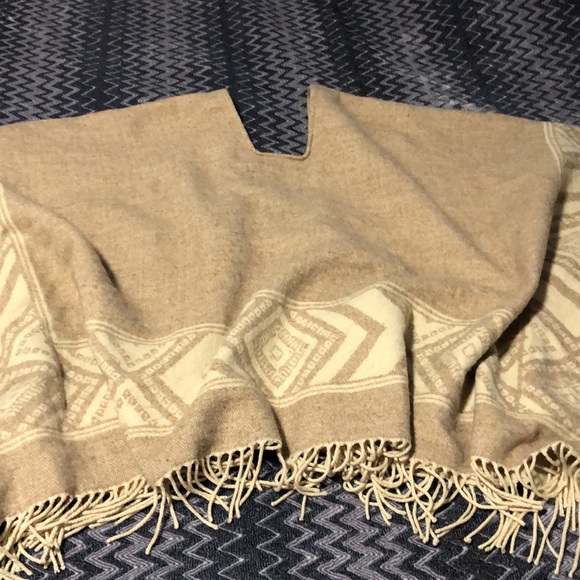 American Eagle Shawl Poncho Light Brown With Fringe - Picture 15 of 15